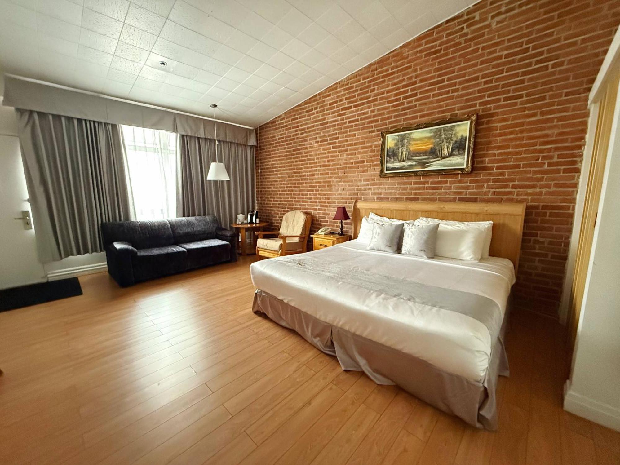 Hotel La Caravelle Baie-Comeau Esterno foto